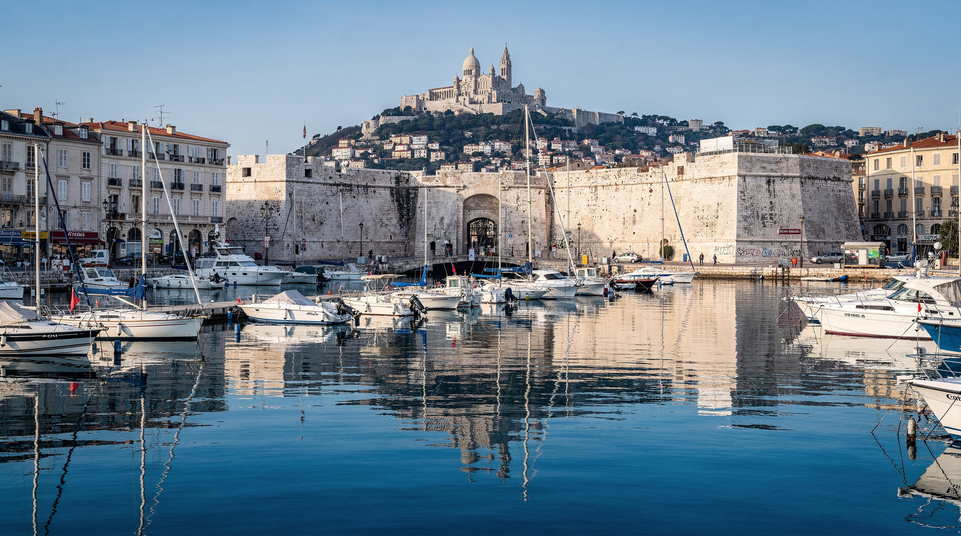 Winter in Marseille — das Argument für einen Besuch im Januar — Marseille im Winter: weniger Touristen, günstigere Preise, offene Kalanken-Wege,