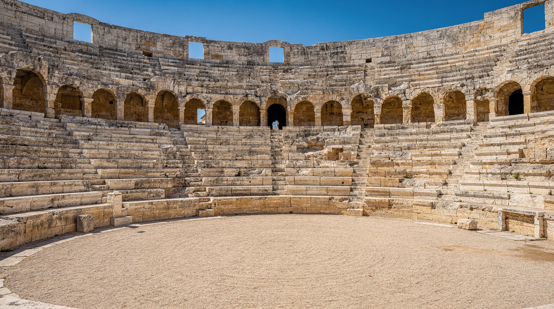 Römische Monumente in Arles: der vollständige UNESCO-Guide — Römische Monumente in Arles — Amphitheater, antikes Theater, Kryptoportikus, Aly