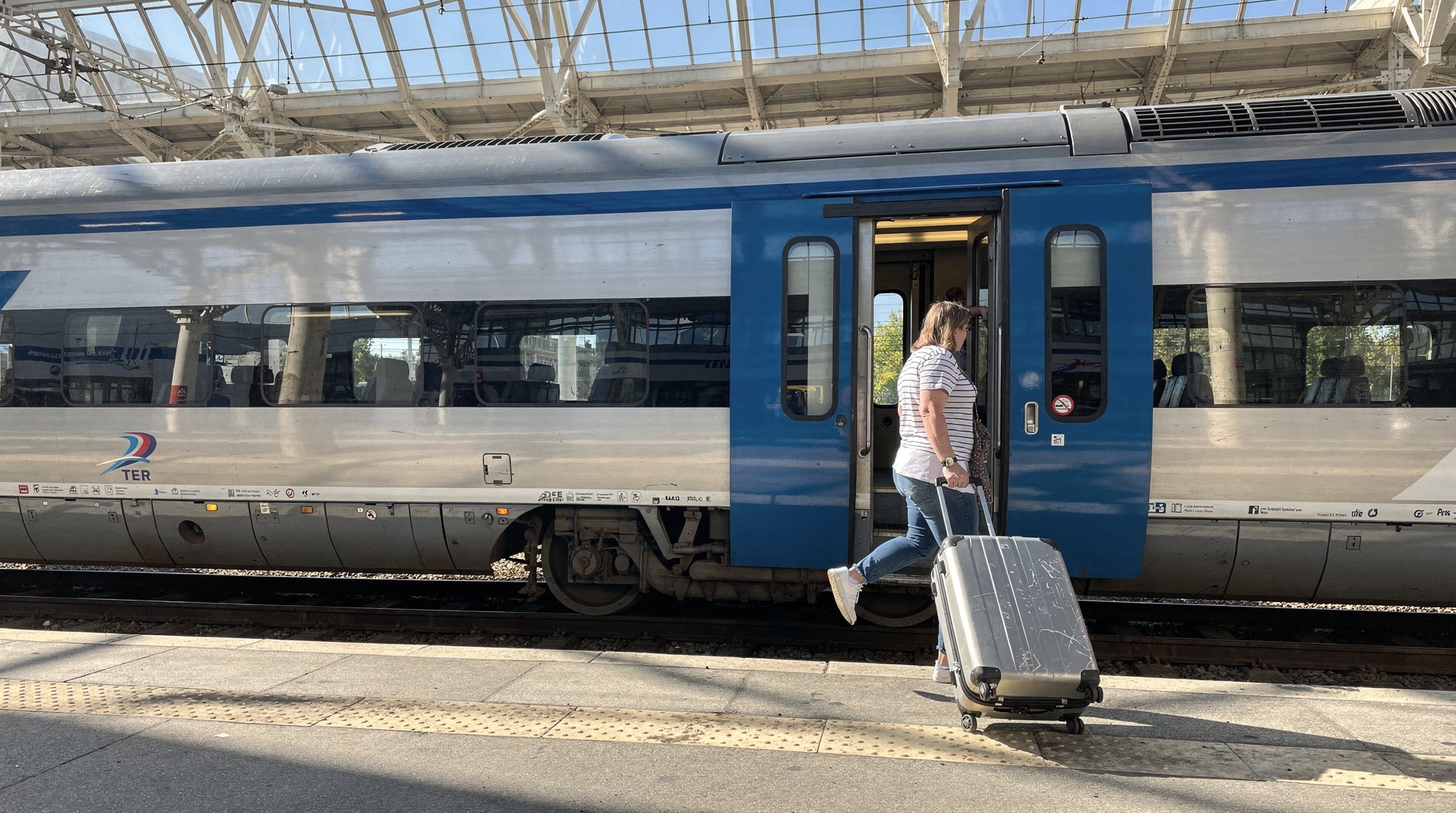 Vom Flughafen Marseille in die Innenstadt: alle Transportoptionen im Vergleich — Vom Flughafen Marseille Provence (MRS) in die Innenstadt: Navette 91, TER-Zug, T