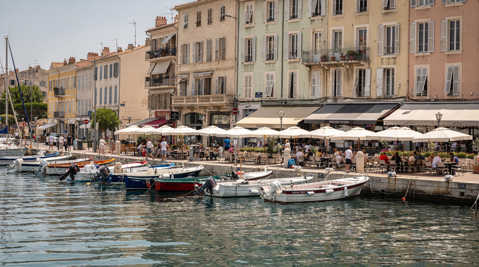 Touristenfallen in Marseille: Der vollständige ehrliche Ratgeber — Vieux-Port-Bouillabaisse-Menüs, Petit-Train-Urteil, falscher savon de Marseille,
