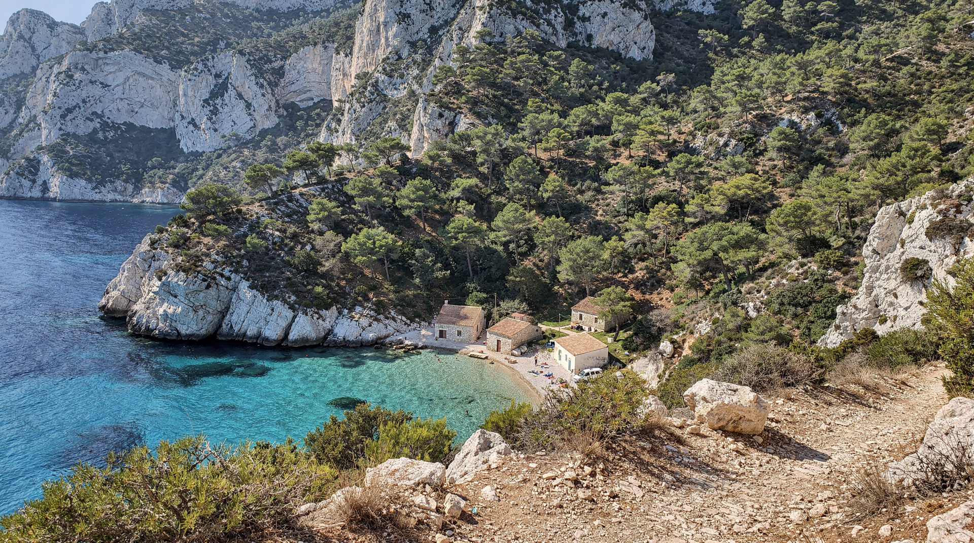 Wanderung nach Sormiou und Morgiou: Zugangsregeln, Routen und was Sie erwartet — Sormiou ab Luminy — Straßensperrungen 2026, der Morgiou-Loop, Cabanon-Kultur und