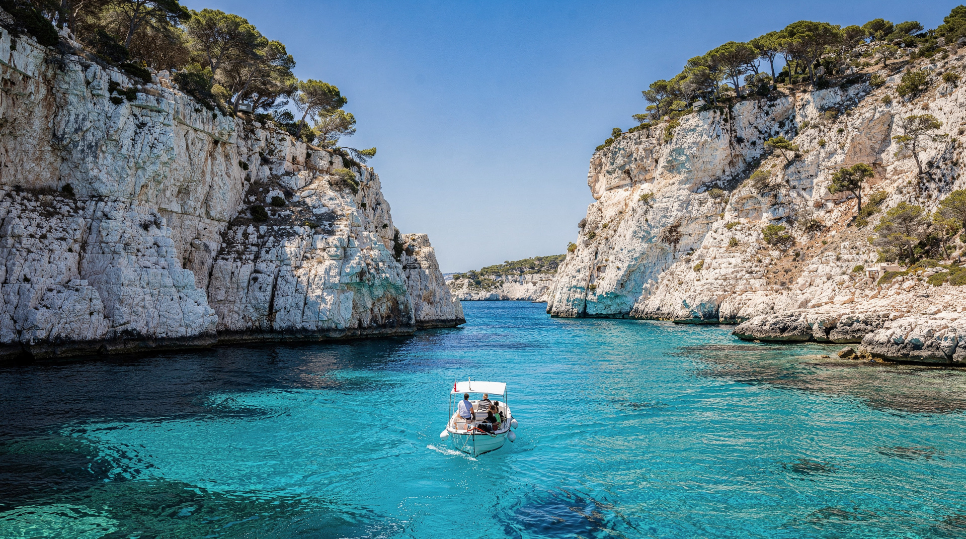 Marseille Calanques-Wochenende: 2-Tage-Abenteuer-Reiseplan — Zwei Tage Calanques-Abenteuer: Bootstour, Seekajak und Cassis-Wanderung für akti
