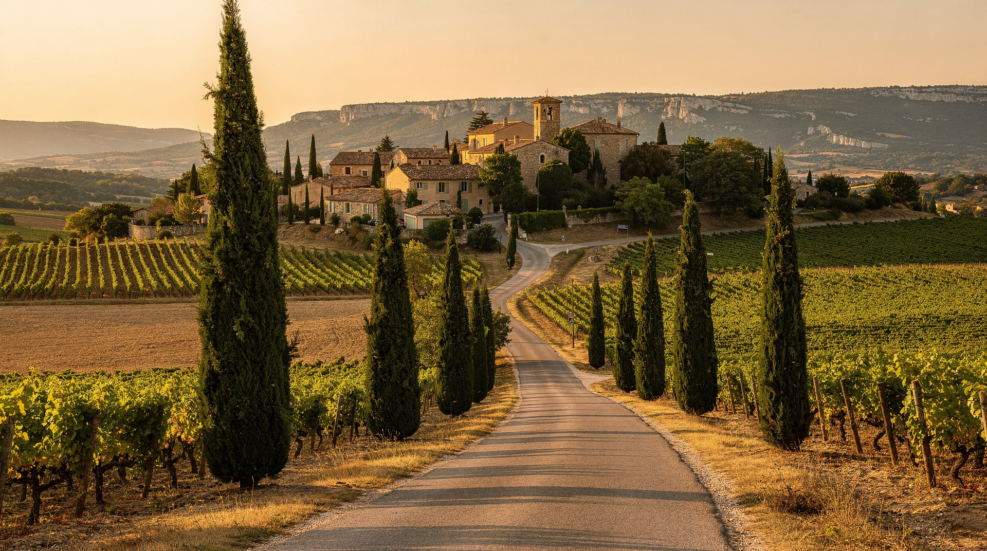 Provence-Roadtrip: 7-Tage-Selbstfahrer-Reiseplan — Sieben Tage Provence per Auto: Aix, Luberon, Gordes, Roussillon, Valensole, Verd